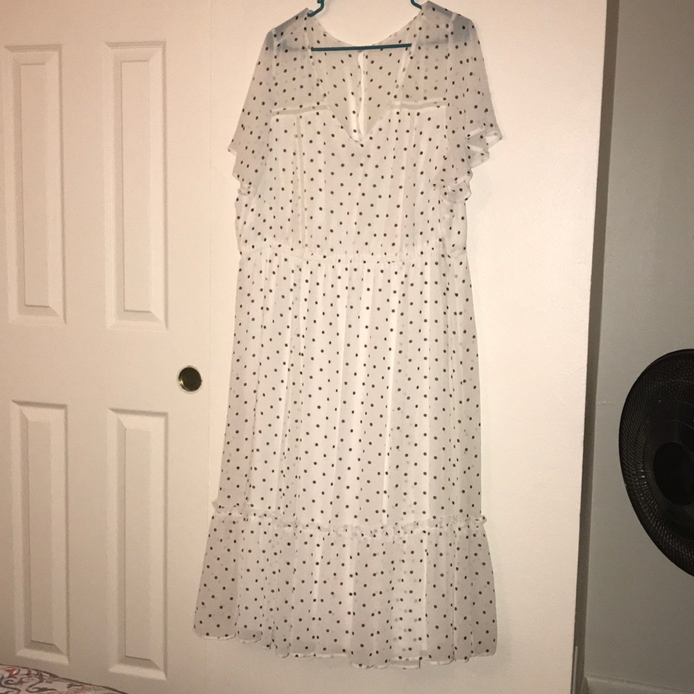 Torrid white polkadot chiffon midi dress sz4